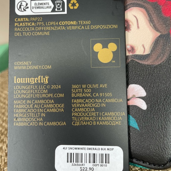 Snow White Themed Women's Wallet from Lounge Fly Disney - Picture 4 of 4